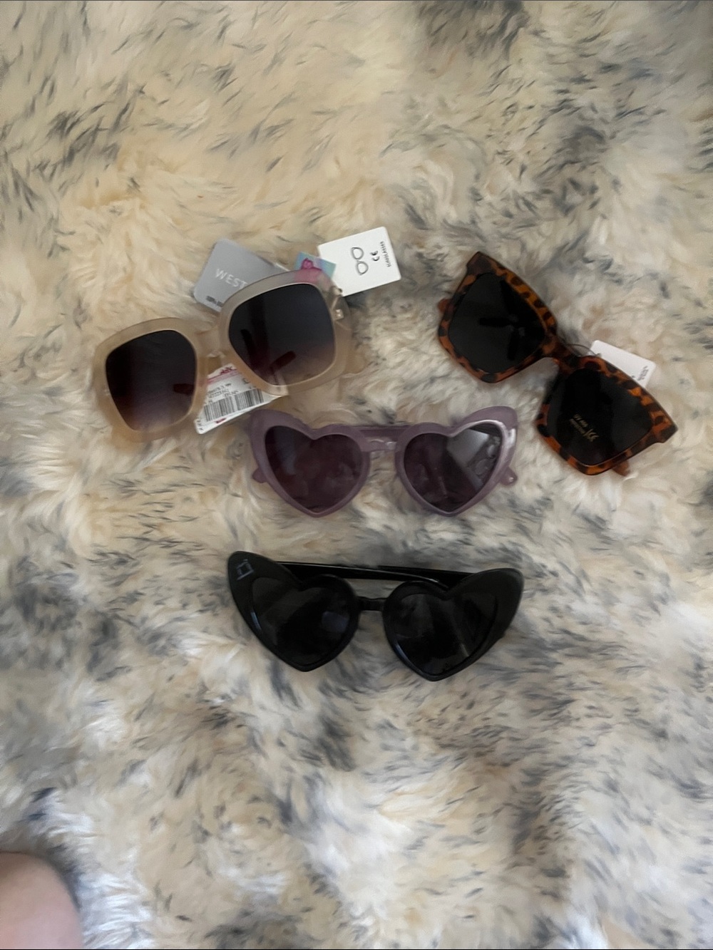 BRAND NEW (4) PAIRS Mixed Sunglasses Bundle - Black, Tortoise, Lavender, Cream